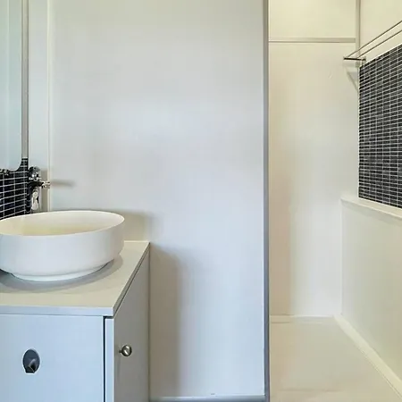 Apartment Avec Piscine, Parking Et Balcon Au Grau Du Roi - Fr-1-717-71 Le Grau-du-Roi