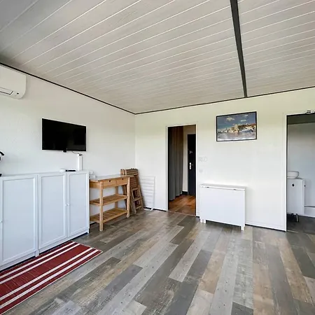 Apartment Avec Piscine, Parking Et Balcon Au Grau Du Roi - Fr-1-717-71 Le Grau-du-Roi