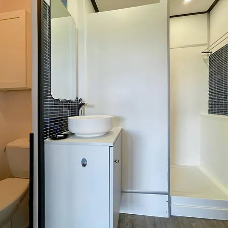 Apartment Avec Piscine, Parking Et Balcon Au Grau Du Roi - Fr-1-717-71 Le Grau-du-Roi